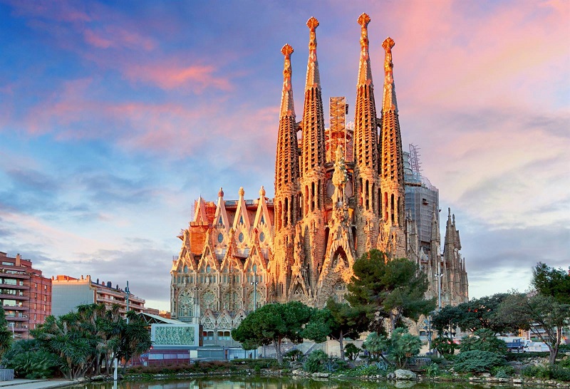 Thành phố Barcelona xinh đẹp là điểm du lịch nổi tiếng ở châu Âu. Ảnh: Internet